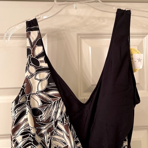 IT Figures! Longer Torso V-Neck Plus Size One Piece Swimsuit (SW16) - Picture 3 of 7